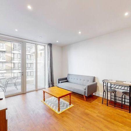 Lovely 1 Bedroom In Royal Arsenal Riverside 런던 외부 사진