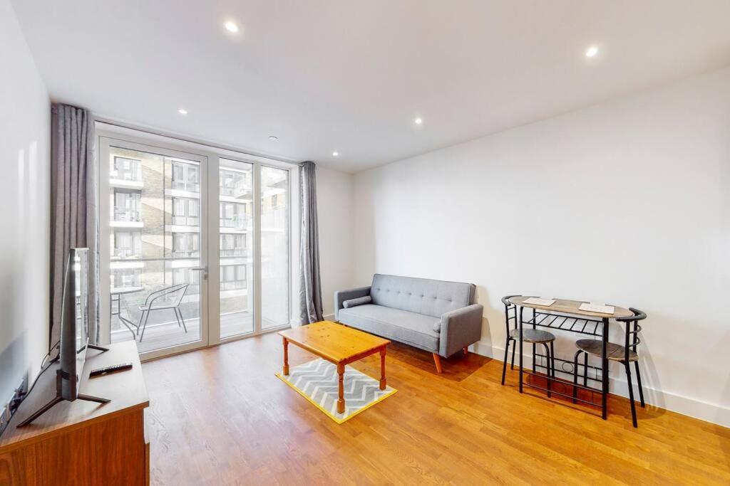 Lovely 1 Bedroom In Royal Arsenal Riverside 런던 외부 사진