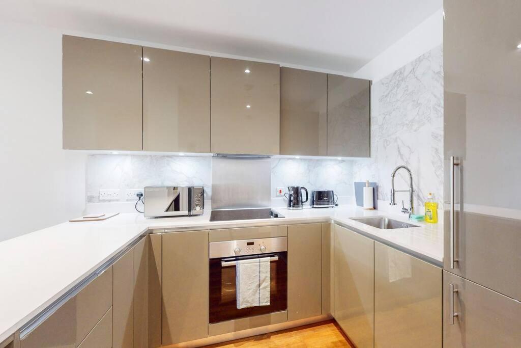 Lovely 1 Bedroom In Royal Arsenal Riverside 런던 외부 사진